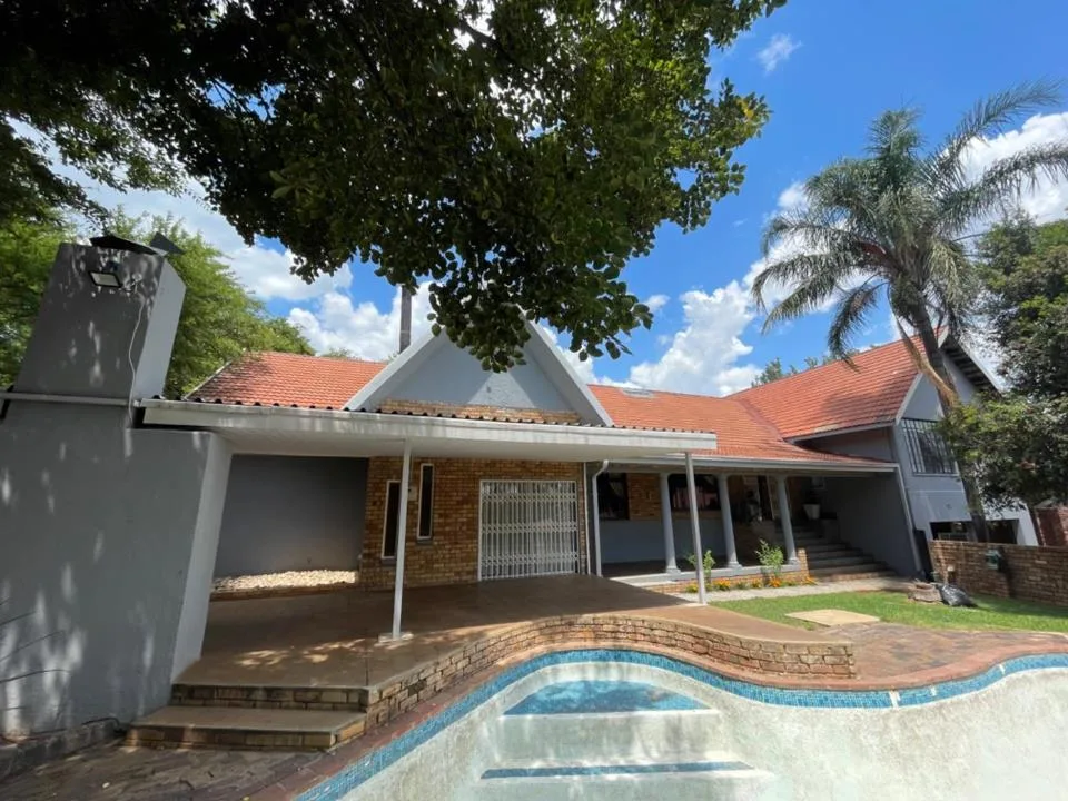 4 Bedroom House for sale in Wilkoppies