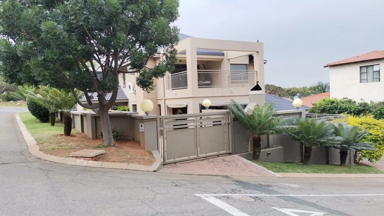 3 Bedroom House for sale in Cashan