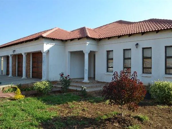4 Bedroom House for sale in Mooinooi