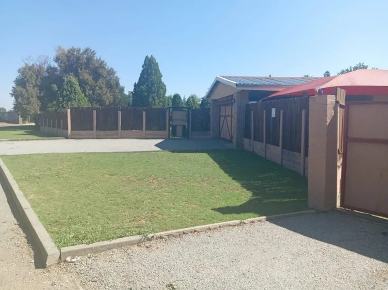 3 Bedroom House for sale in Leeudoringstad
