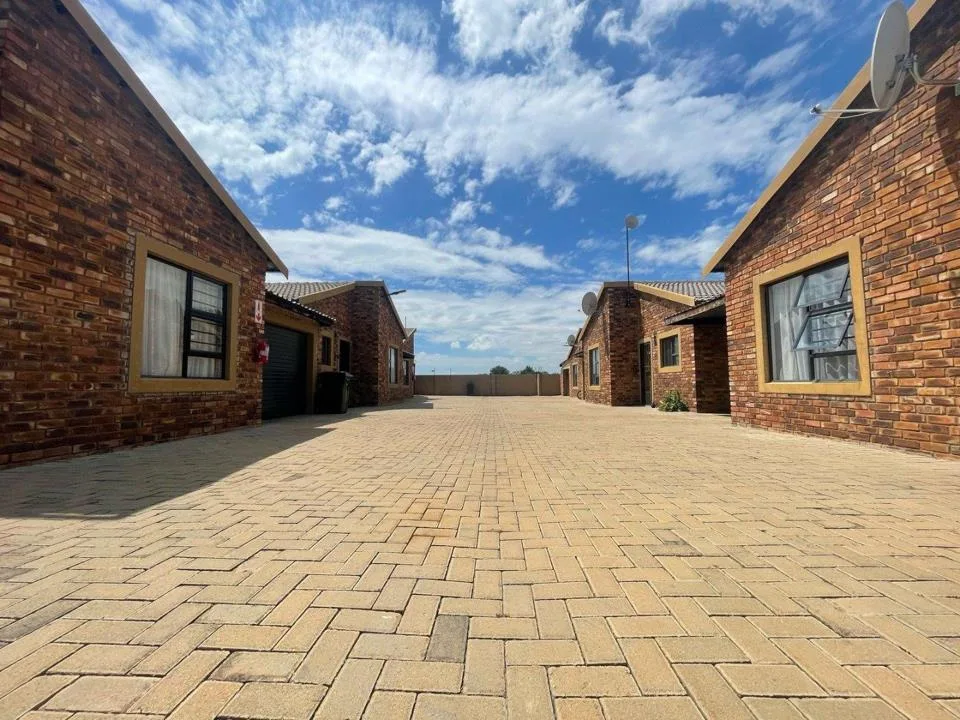 2 Bedroom Townhouse for sale in Baillie Park