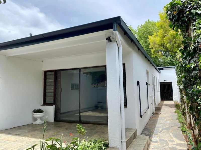 1 Bedroom House to rent in Parktown