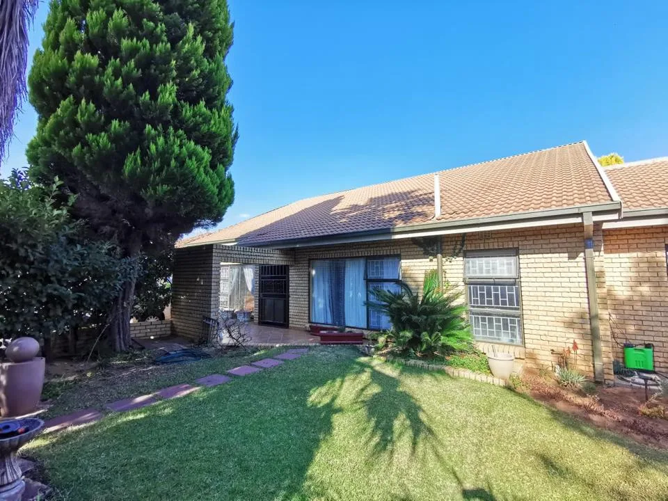 4 Bedroom House for sale in Flamwood