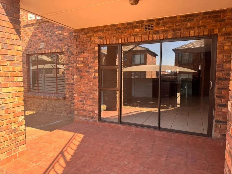 2 Bedroom Townhouse to rent in Sonneveld