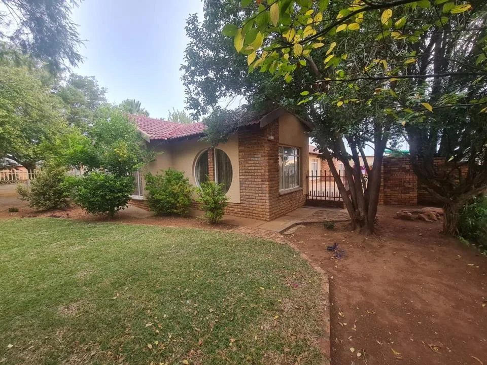 4 Bedroom House for sale in Meiringspark