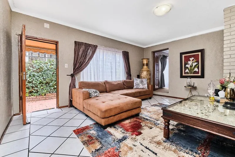 2 Bedroom Apartment / flat to rent in Paulshof