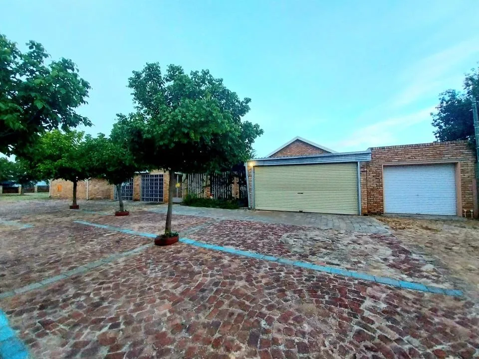 3 Bedroom House for sale in Miederpark