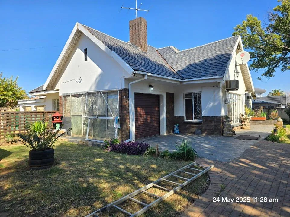 4 Bedroom House for sale in Irene Park
