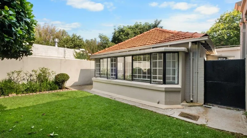 2 Bedroom Apartment / flat to rent in Saxonwold