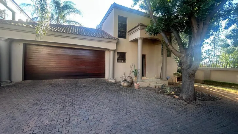 3 Bedroom Townhouse for sale in Safari Gardens