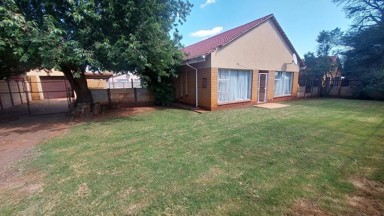 4 Bedroom House to rent in Carletonville Central