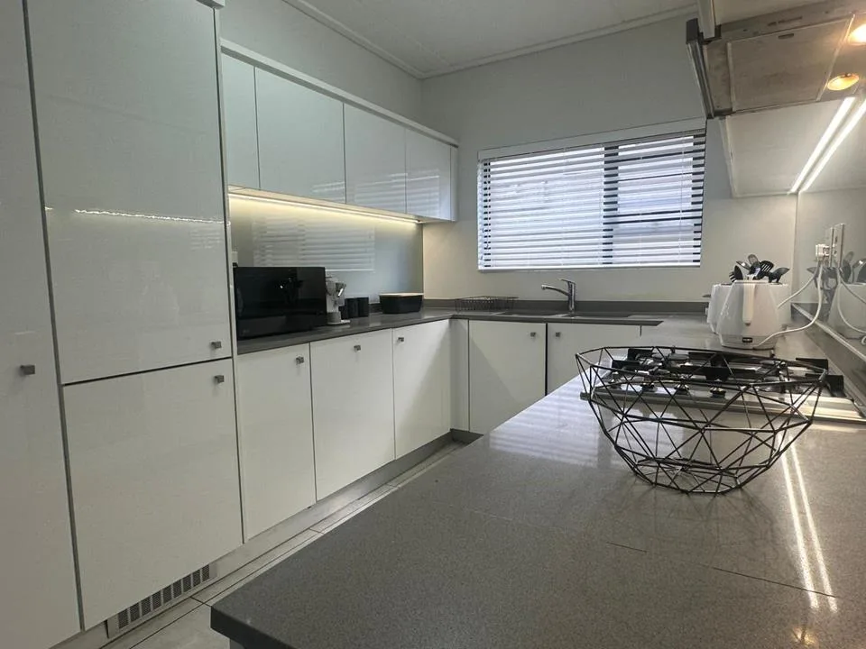 3 Bedroom Apartment / flat to rent in The Polofields