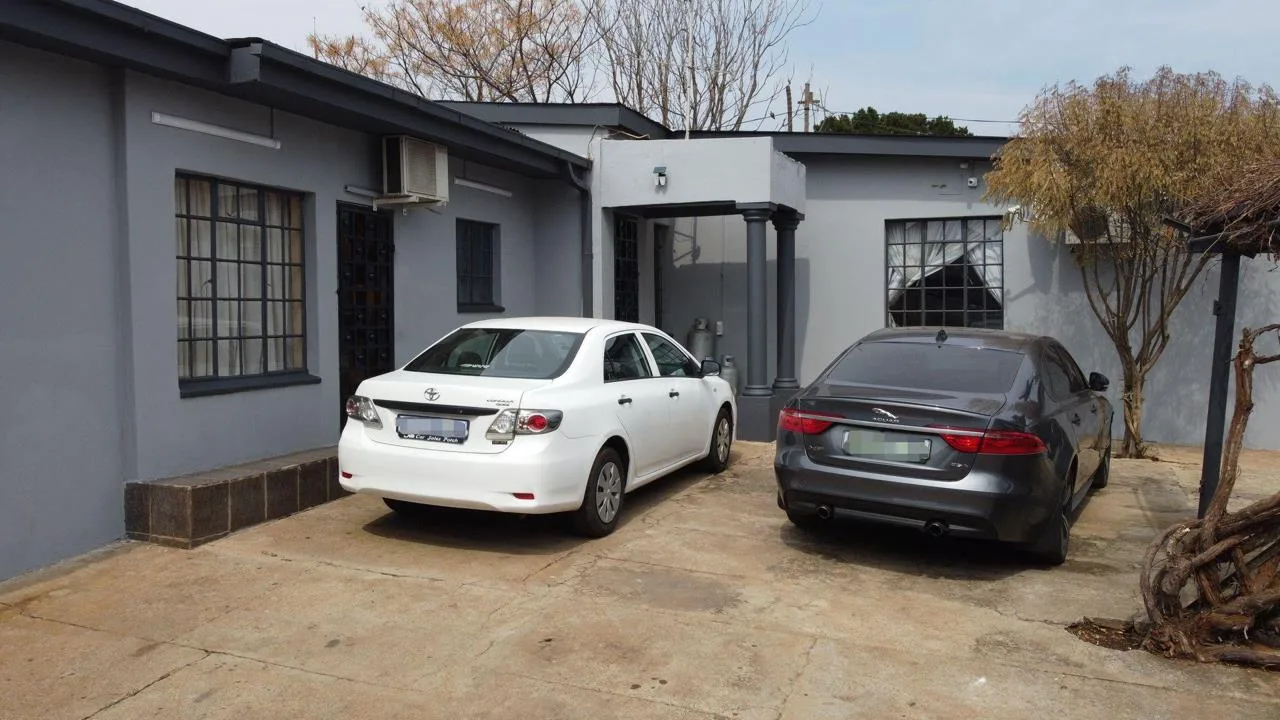 7 Bedroom House for sale in Mohadin