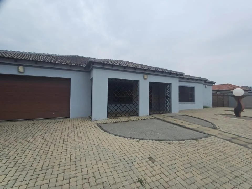 6 Bedroom House for sale in Flamwood