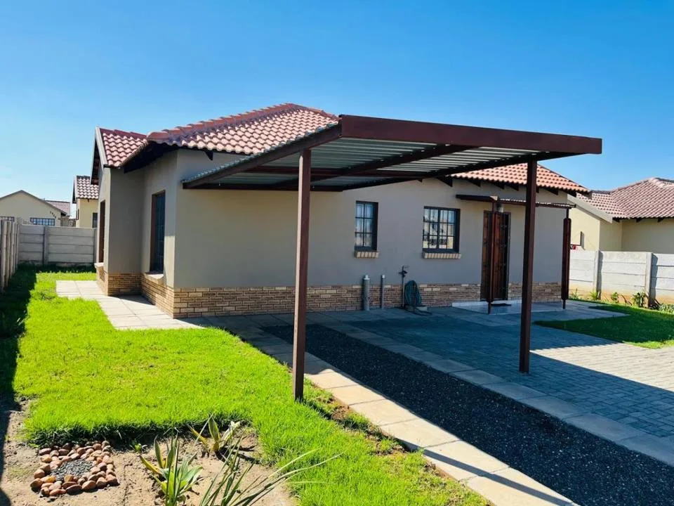 3 Bedroom Townhouse for sale in Waterkloof East