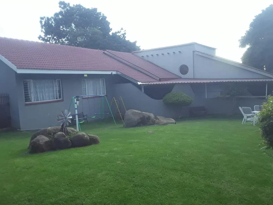 4 Bedroom House for sale in Elandsrand