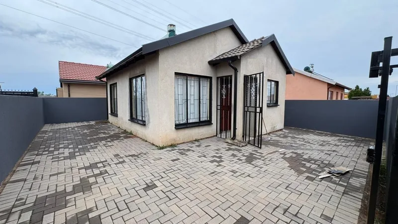 2 Bedroom House to rent in Soshanguve East Ext 4