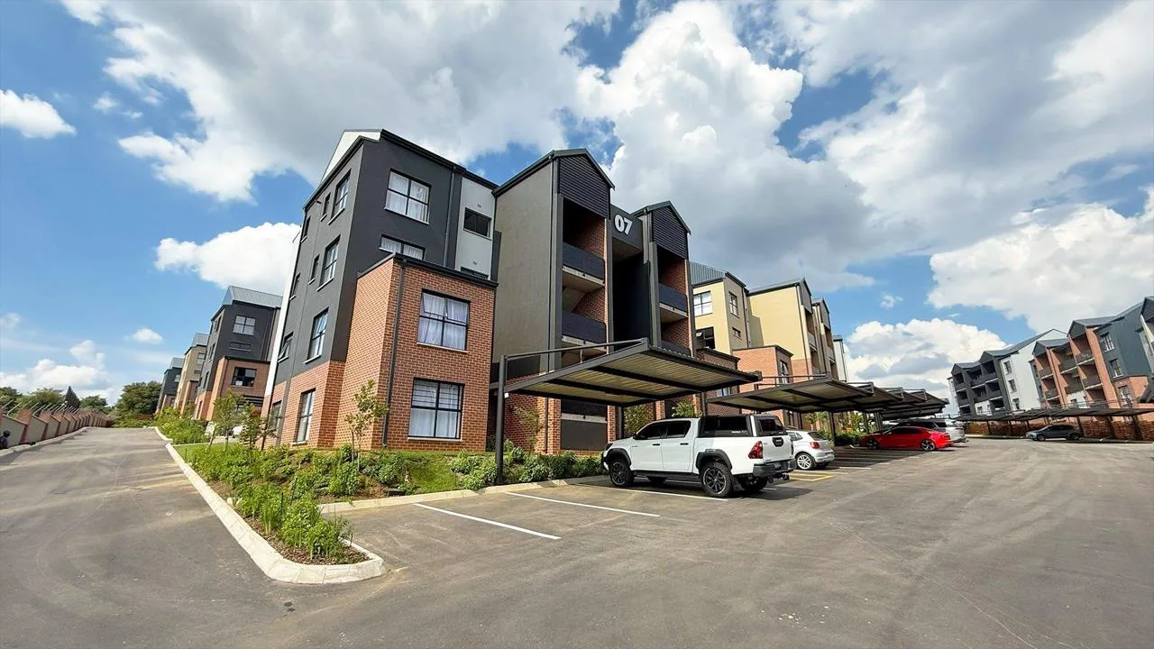 2 Bedroom Apartment / flat to rent in Helderfontein Estate