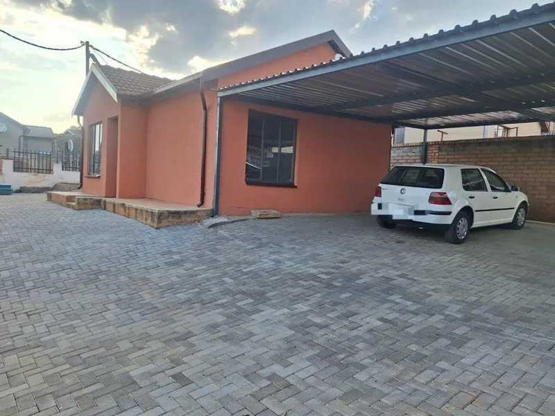 2 Bedroom House to rent in Lotus Gardens