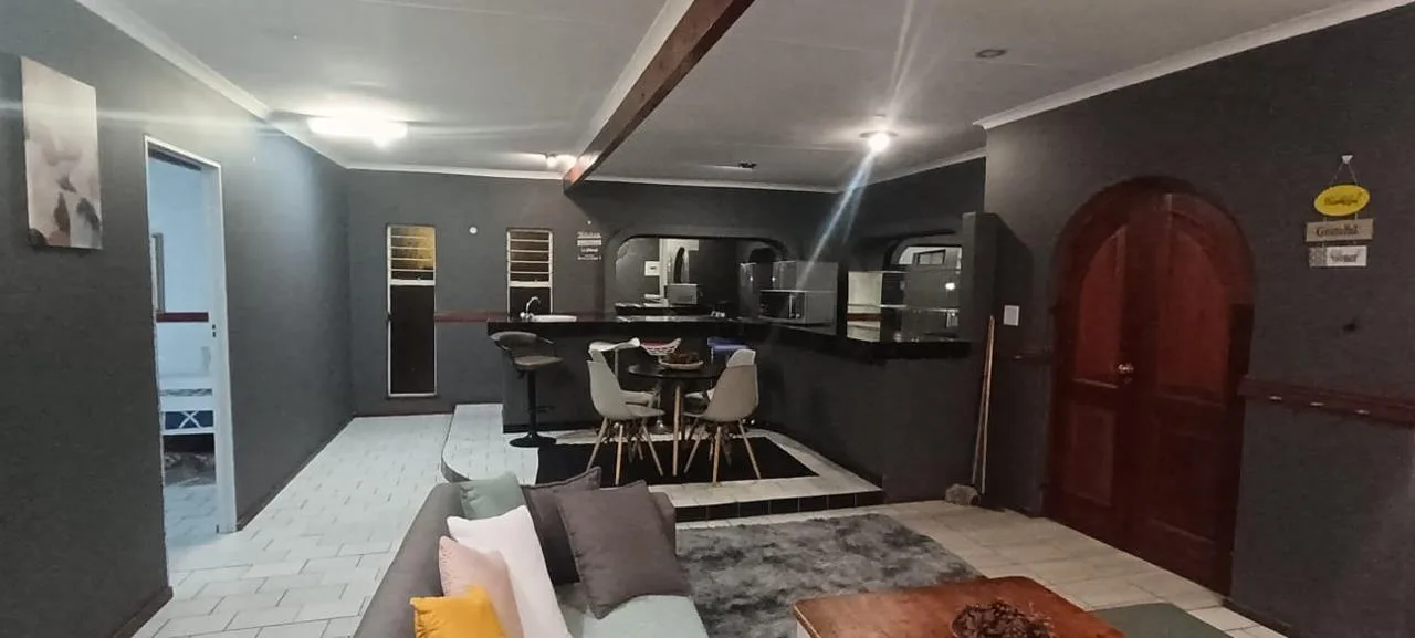 2 Bedroom House to rent in Freeway Park