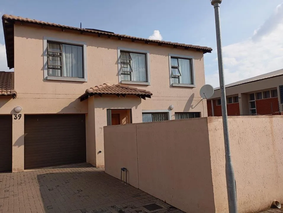 3 Bedroom Townhouse to rent in Montana