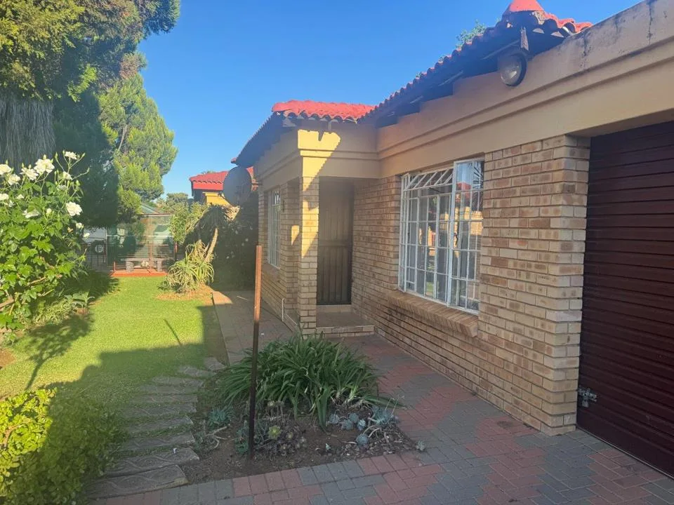 3 Bedroom Townhouse for sale in Meiringspark