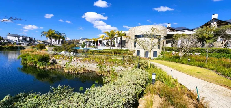 3 Bedroom Apartment / flat to rent in The Polofields