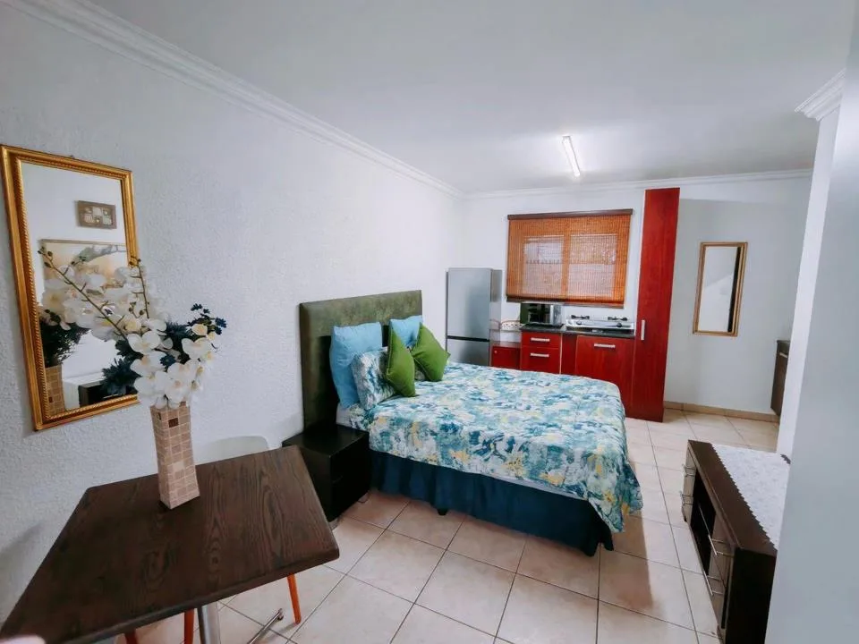 0.5 Bedroom House to rent in Hurlingham Manor