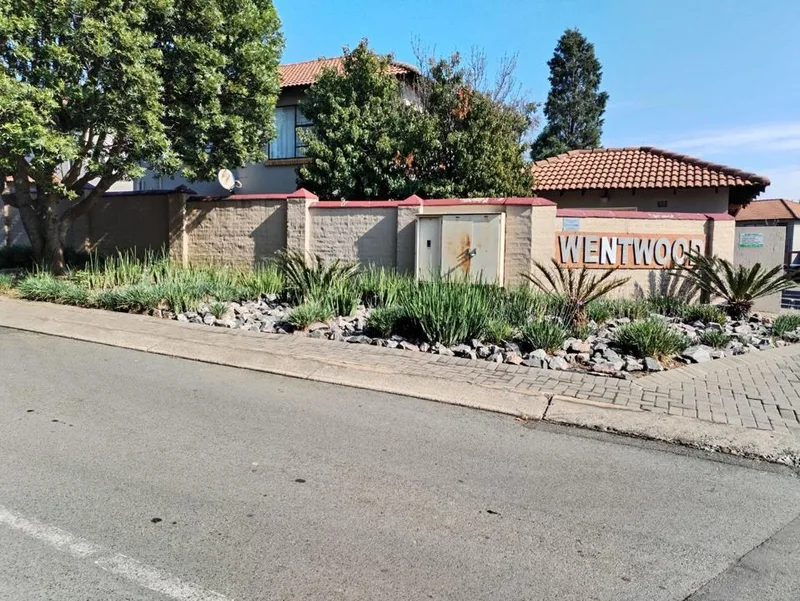 2 Bedroom Townhouse to rent in Heuwelsig Estate