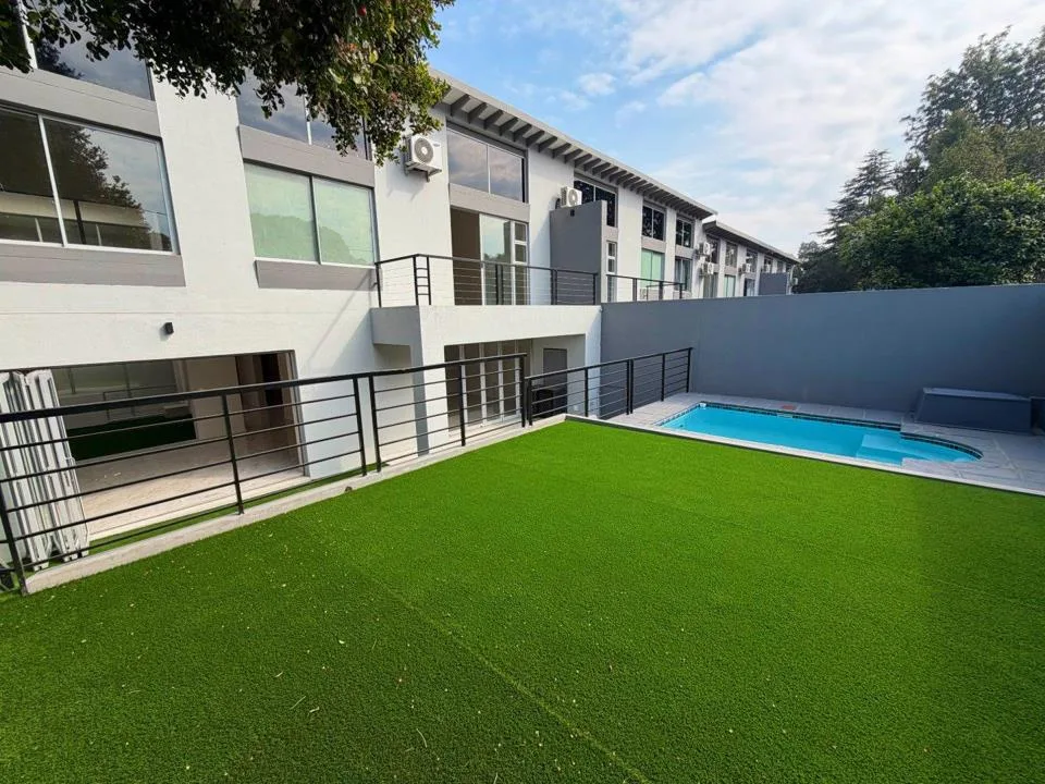 4 Bedroom Townhouse to rent in Hyde Park