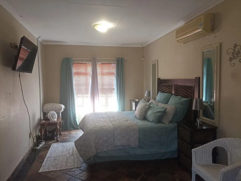 4 Bedroom Townhouse for sale in Geelhoutpark