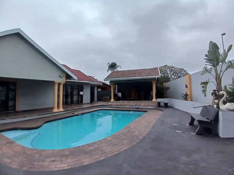 4 Bedroom House in Veld En Vlei