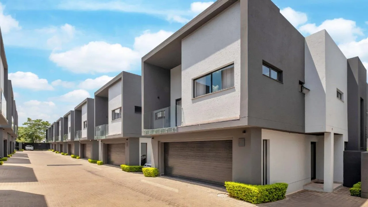 4 Bedroom Townhouse to rent in Bryanston