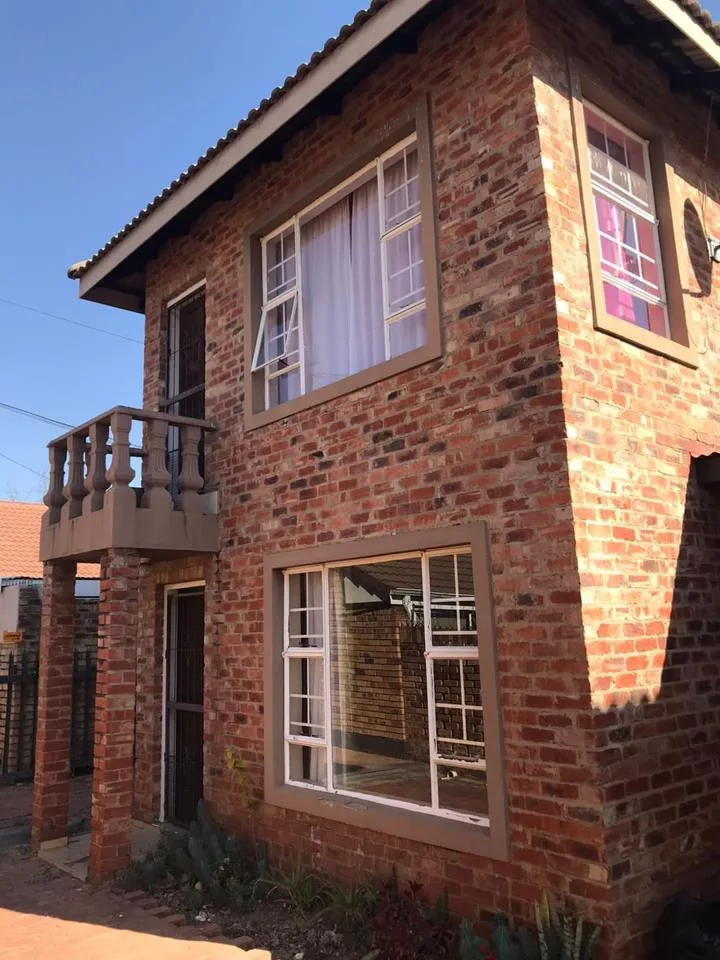 2 Bedroom Townhouse for sale in Miederpark