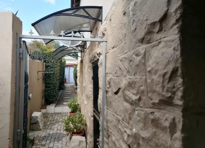 1 Bedroom House to rent in Kensington
