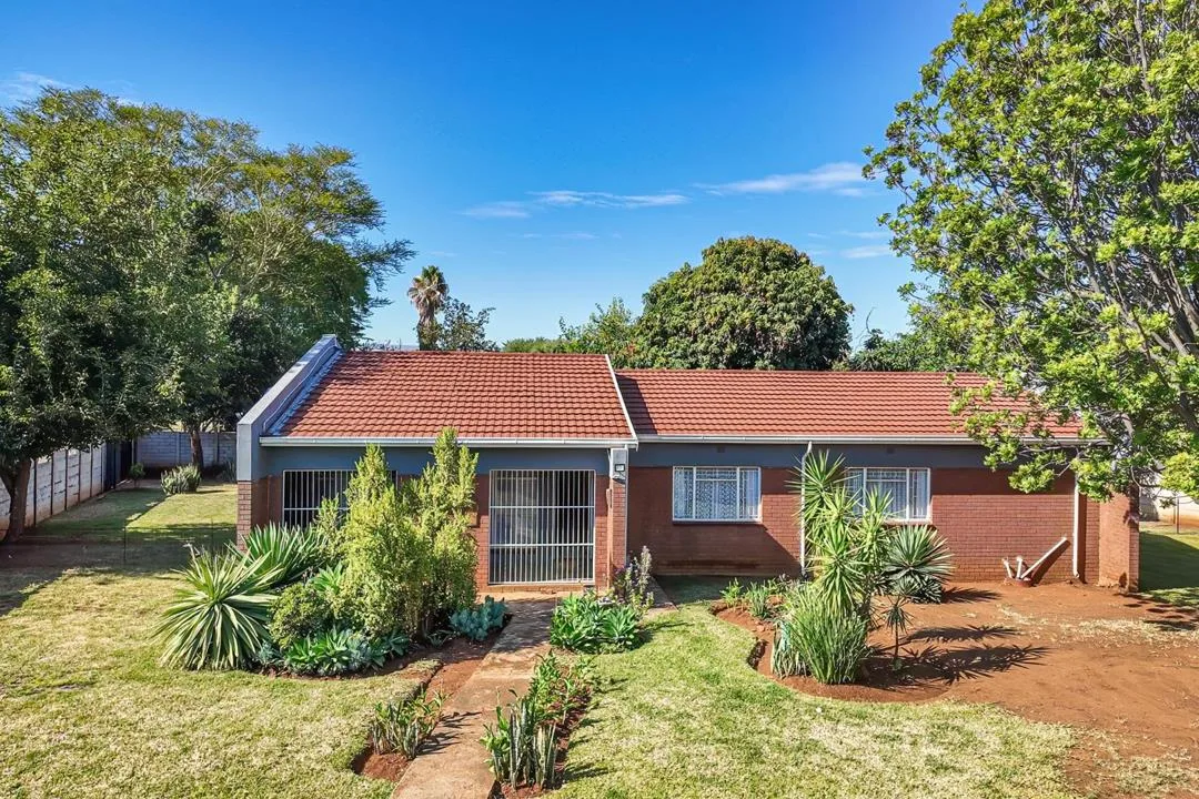 3 Bedroom House for sale in Mooinooi