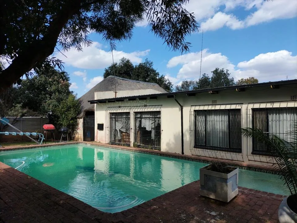 4 Bedroom House for sale in Lourenspark