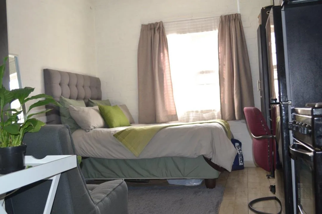 0.5 Bedroom Apartment / flat to rent in Westdene