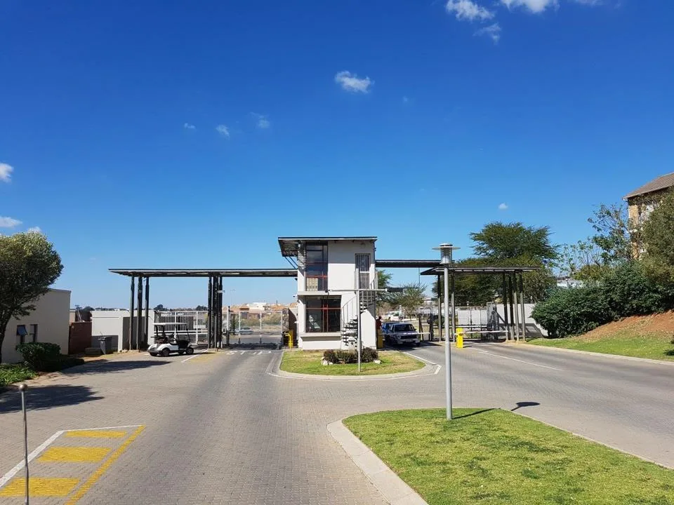 3 Bedroom Townhouse to rent in Midridge Park
