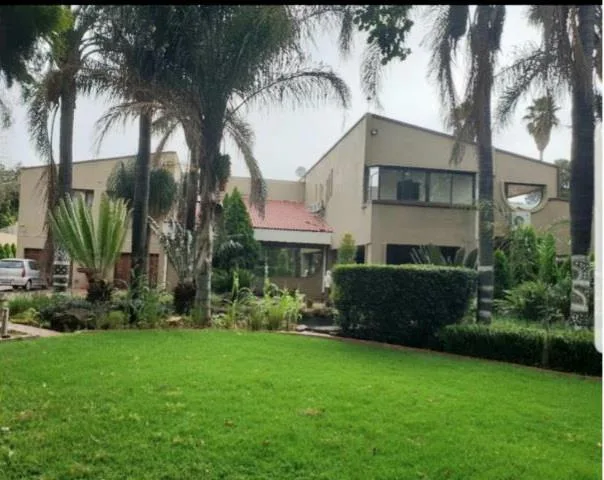 8 Bedroom House to rent in Bedfordview