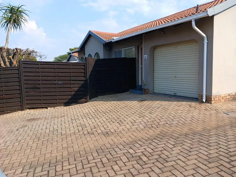 3 Bedroom Townhouse to rent in Sundowner