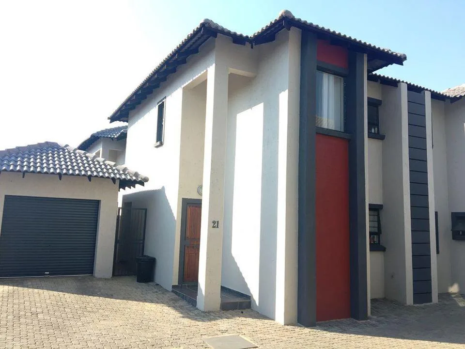 2 Bedroom Townhouse for sale in Die Bult