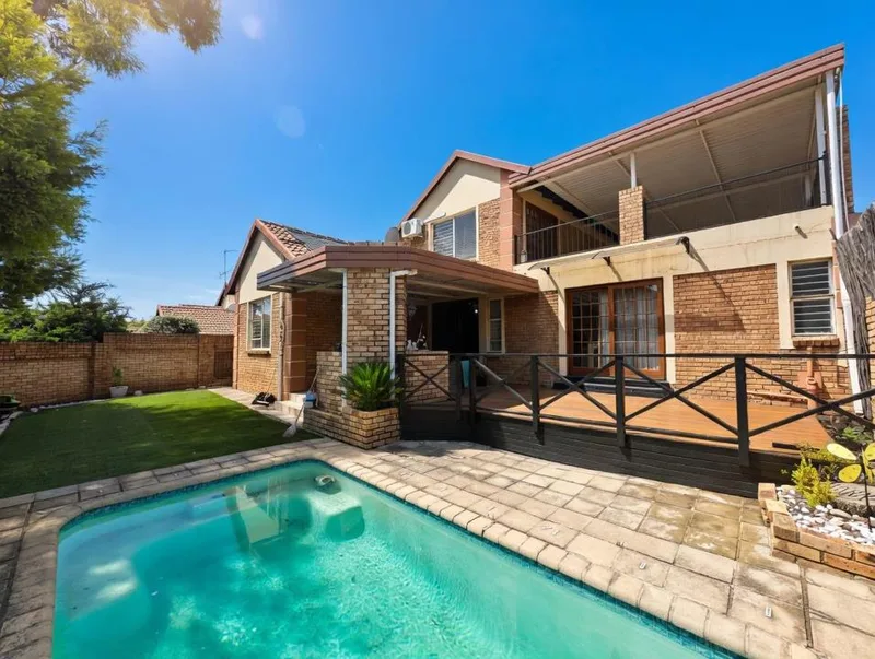 4 Bedroom Townhouse to rent in Eden Glen