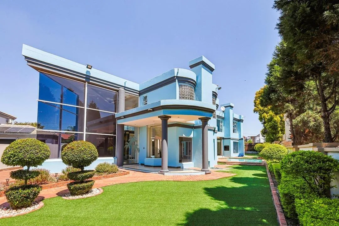 6 Bedroom House to rent in Silver Lakes Golf Estate