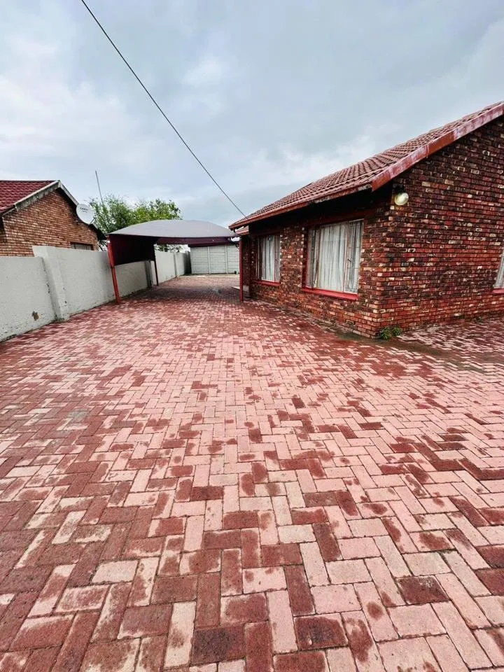 House for sale in Boitekong Ext 3