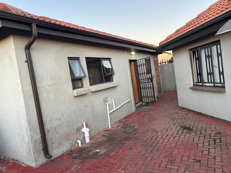 1 Bedroom House to rent in Crystal Park