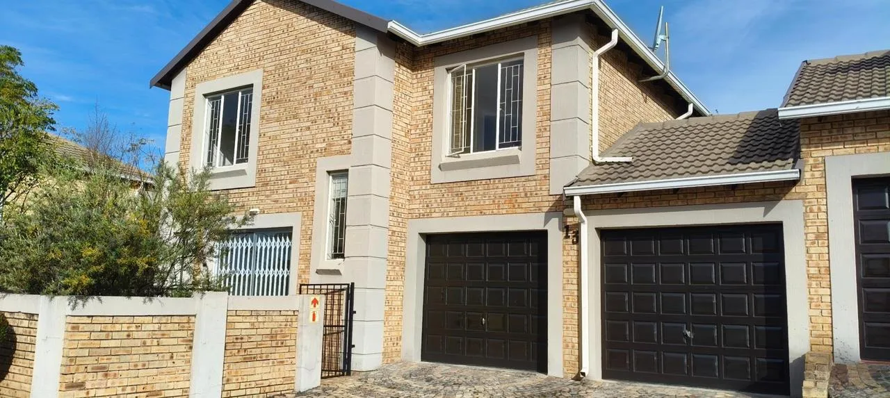 3 Bedroom Townhouse to rent in Sundowner