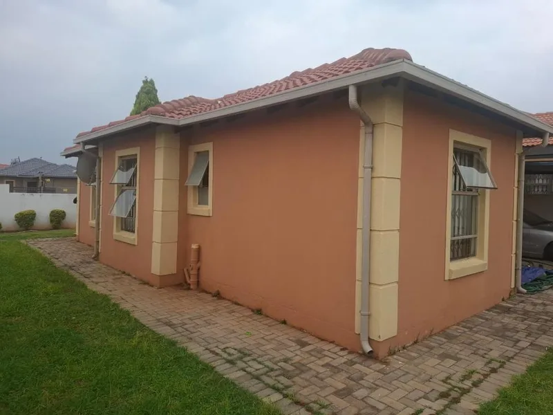 3 Bedroom House to rent in The Orchards