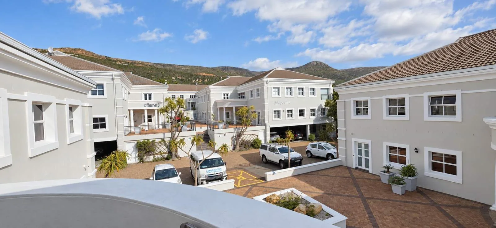 384 m² Office Space in Westlake