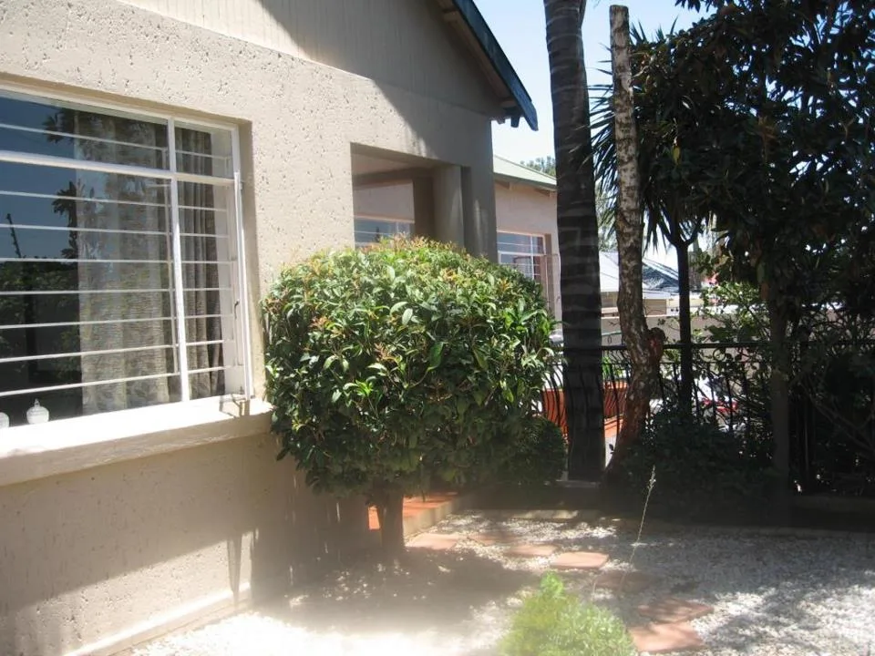 3 Bedroom House to rent in Kensington